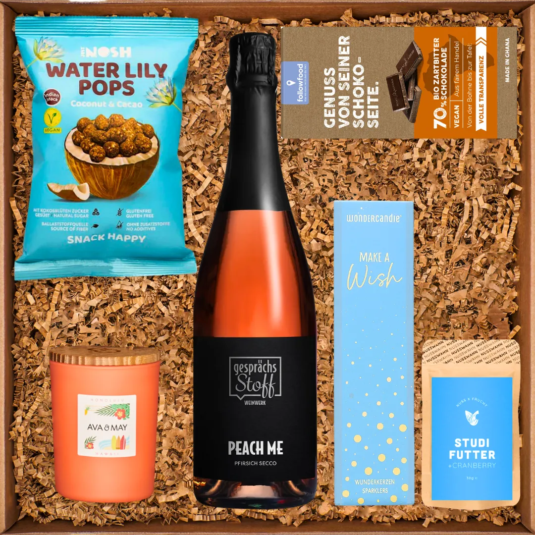 Geschenkbox mit Water Lily Pops, Schokolade, Kerze, Peach Me Secco, Wunderkerzen und Studi Futter.