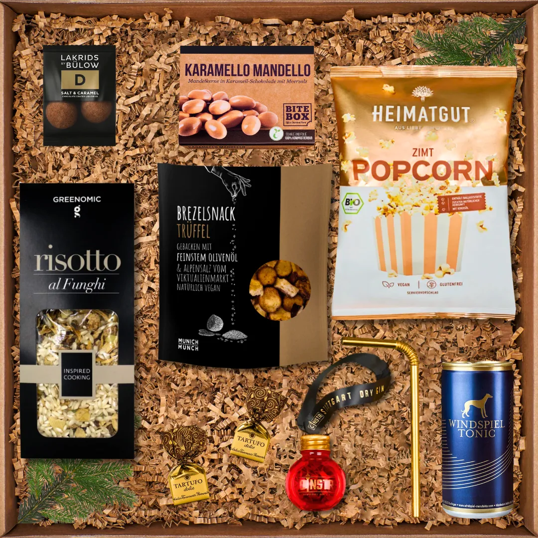 Geschenkset mit Salz-Karamell-Lakritz, Karamell-Mandel, Zimt-Popcorn, Risotto, Trüffelbrezeln, Gin und Tonic.